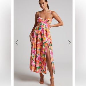 MIDI DRESS - CROSS BACK GATHERED SWEETHEART DRESS